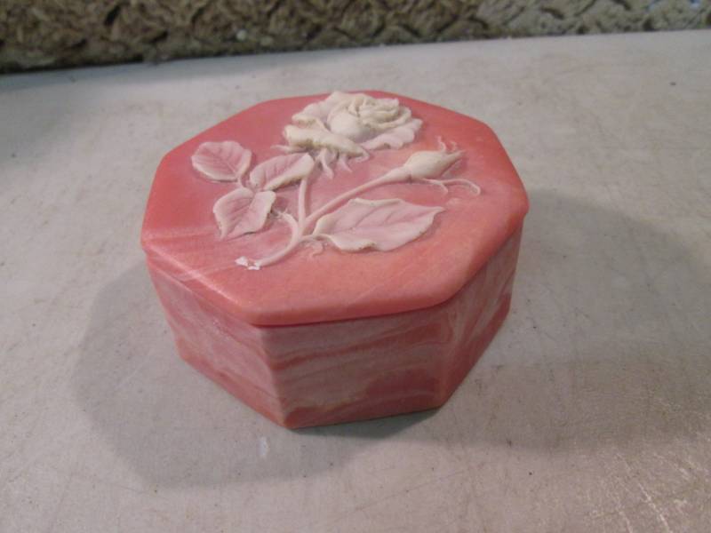lot 146 image: Vintage Incolay Stone Trinket Box  ...