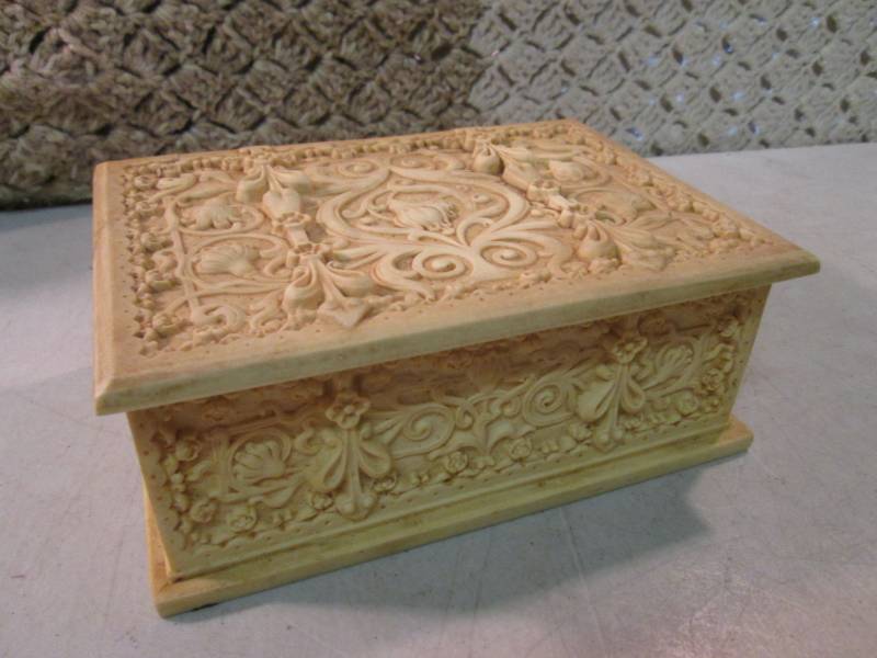lot 151 image: Vintage Genuine Incolay Stone Trink...