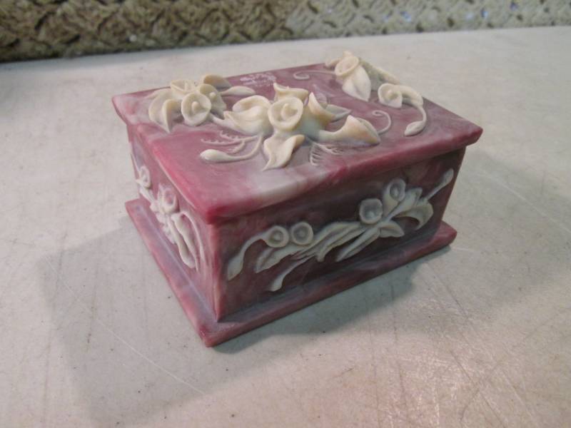 lot 153 image: Vintage Genuine Incolay Stone Trink...