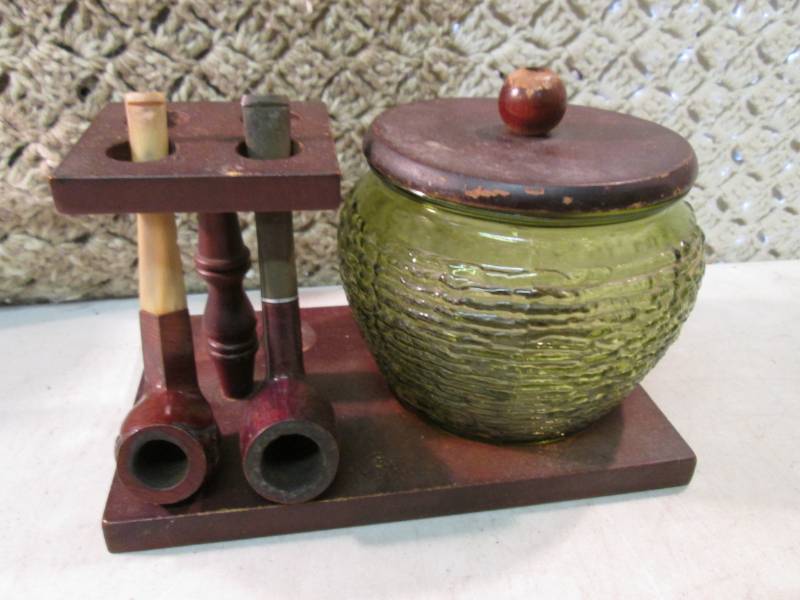 lot 157 image: Vintage Fairfax Pipe Holder and Tob...