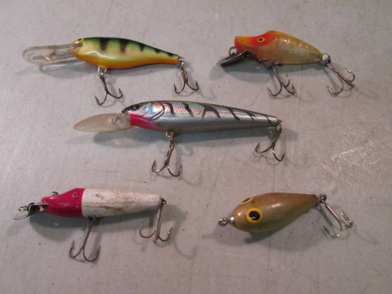 lot 162 image: Lot of 5 Vintage Fishing Lures  RM3...