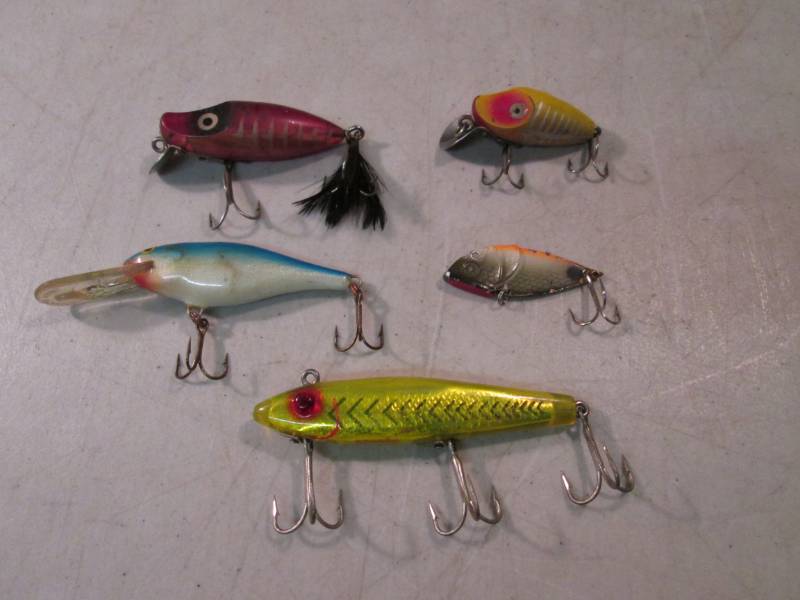 lot 165 image: Lot of 5 Vintage Fishing Lures  RM3...
