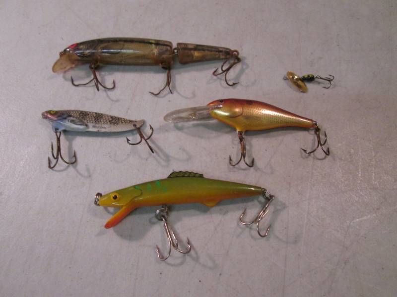 lot 166 image: Lot of 5 Vintage Fishing Lures  RM3...
