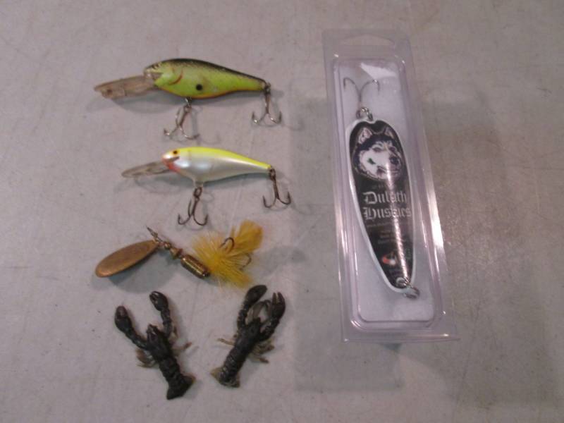 lot 167 image: Lot of Vintage Fishing Lures Etc  R...