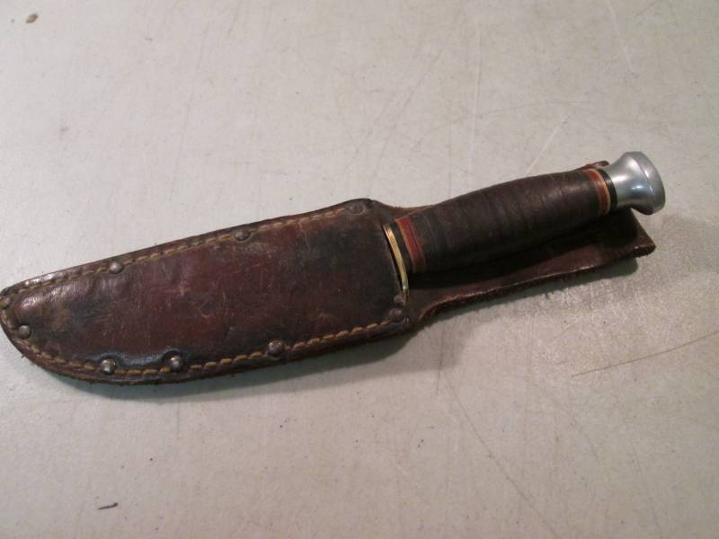 lot 187 image: Vintage 8 12 Kabar Knife with She...