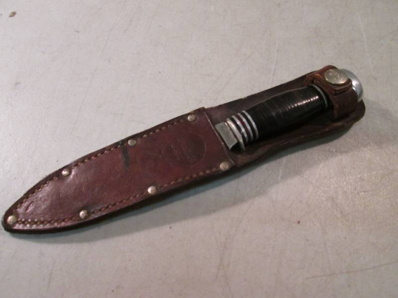 lot 189 image: Vintage 8 Remington RH 70 Knife wi...