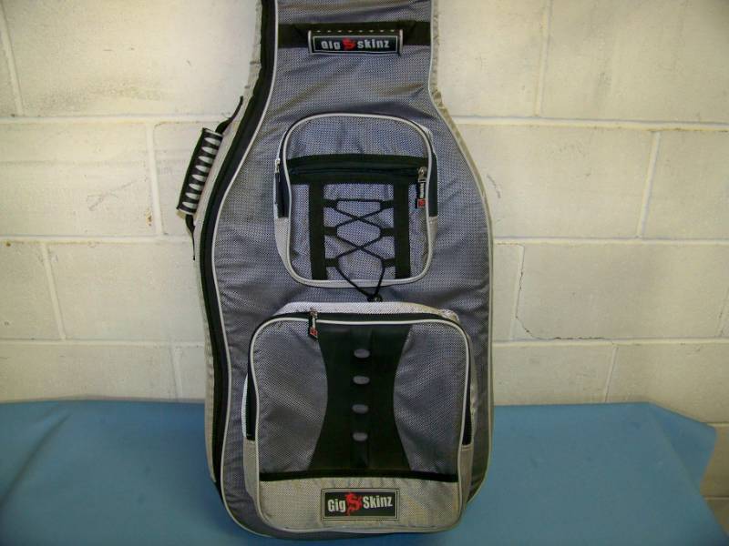 lot 46 image: Gig Skinz, Soft-Sided, Guitar Case with Backpack-style Straps