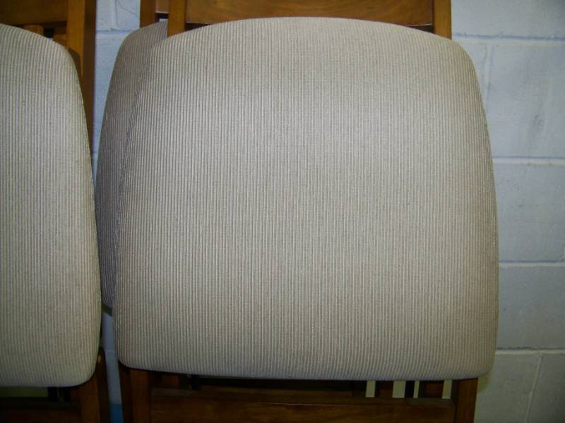lot 73 image: (5) MECO, Stakmore, Solid Wood, Padded, Folding Chairs