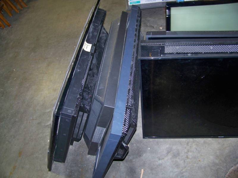 lot 151 image: (18) LCD  Plasma Flat Screen TVsMonitorsDisplays for PARTS  REPAIR