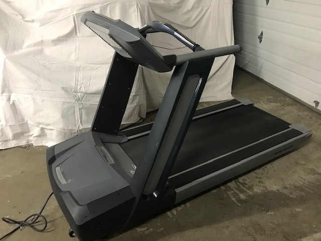 Nautilus commercial T916 treadmill