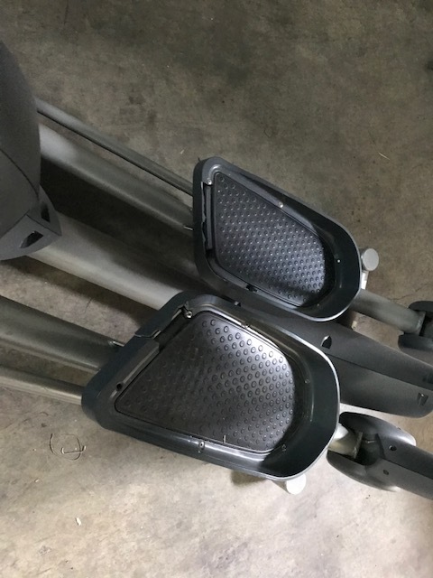 Nautilus E916 Commercial elliptical cross trainer