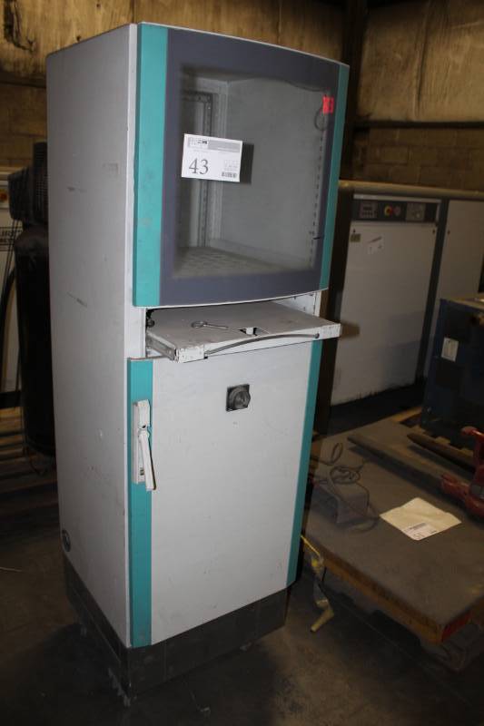 lot 43 image: Server Station