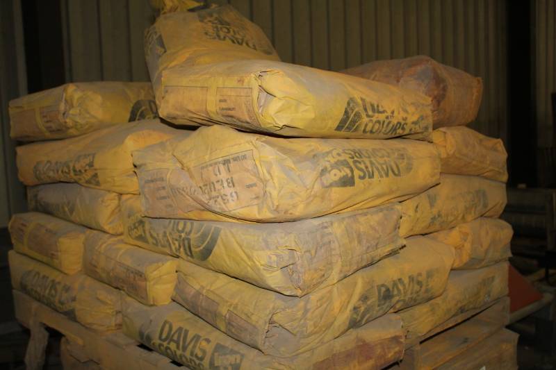 lot 57 image: 50lb. Bags of Davis Colors Iron Oxide