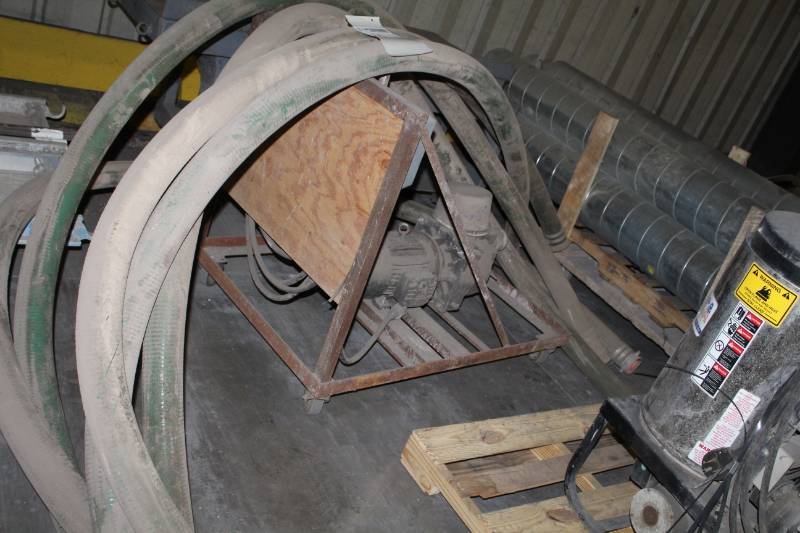 lot 66 image: Slug Pump with 5-Ten Foot Pipes