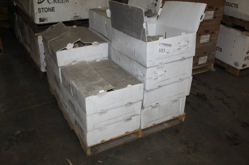 lot 103 image: Natural Stone Veneers Boxes of Flats - Virginia Ledgestone, Whispering Pines Ledgestone, Rustic Chilton Jumpers