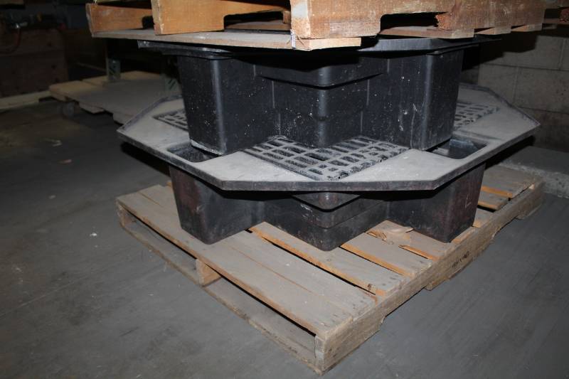 lot 30 image: Fountain Bases