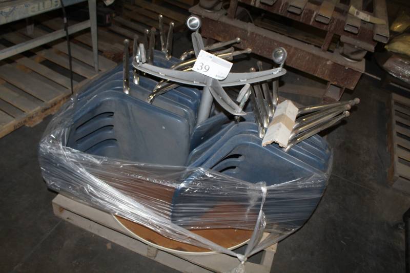 lot 39 image: Stacking Office Chairs
