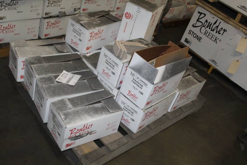 lot 122 image: Boulder Creek Stone Products Boxes of Travertine Paintables 90-Degree Corners