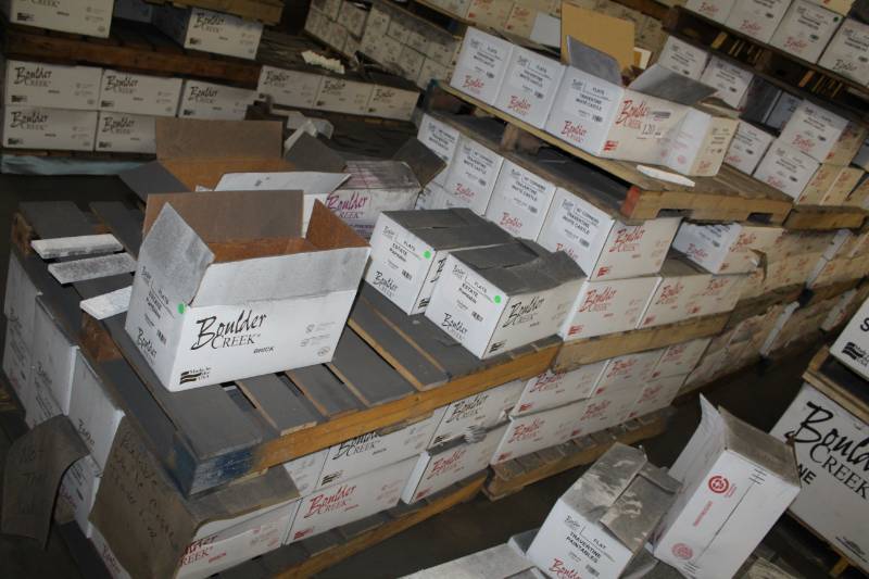 lot 120 image: Boulder Creek Stone Products Boxes of Travertine White Castle 90-Degree Corners and Flats