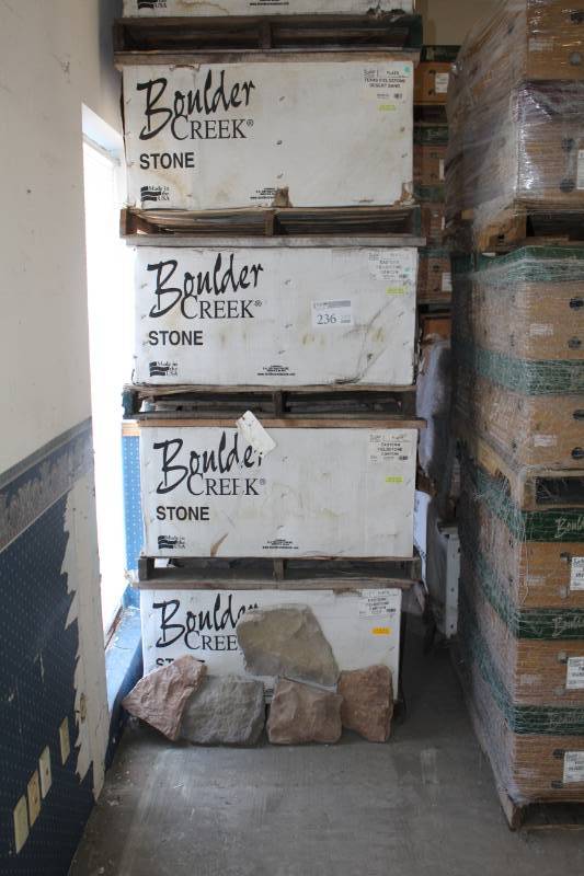 lot 236 image: Boulder Creek Stone Products Boxes of Eastern Fieldstone Canyon Flats