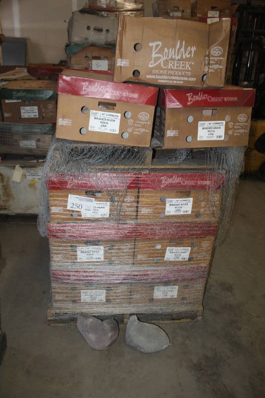 lot 250 image: Boulder Creek Stone Products Boxes of Washed River Rock Erie 90-Degree Corners
