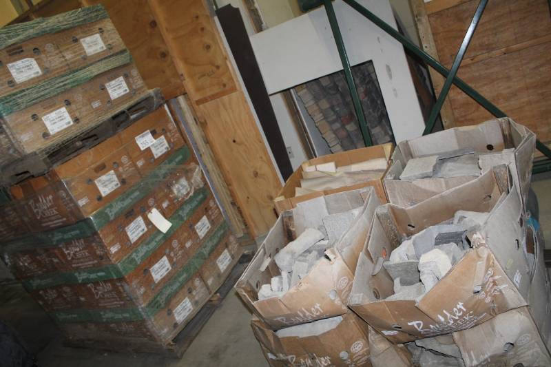 lot 255 image: Boulder Creek Stone Products Boxes of Ohio Rubble York Cobble 90-Degree Corners and Flats