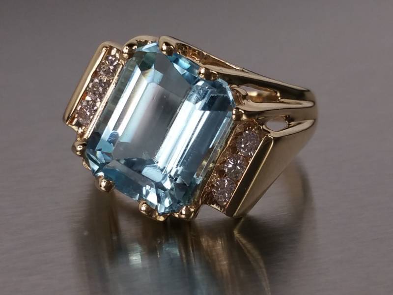 lot 4 image: Fine Natural Aquamarine and Diamond Custom Estate Ring in 14k Gold