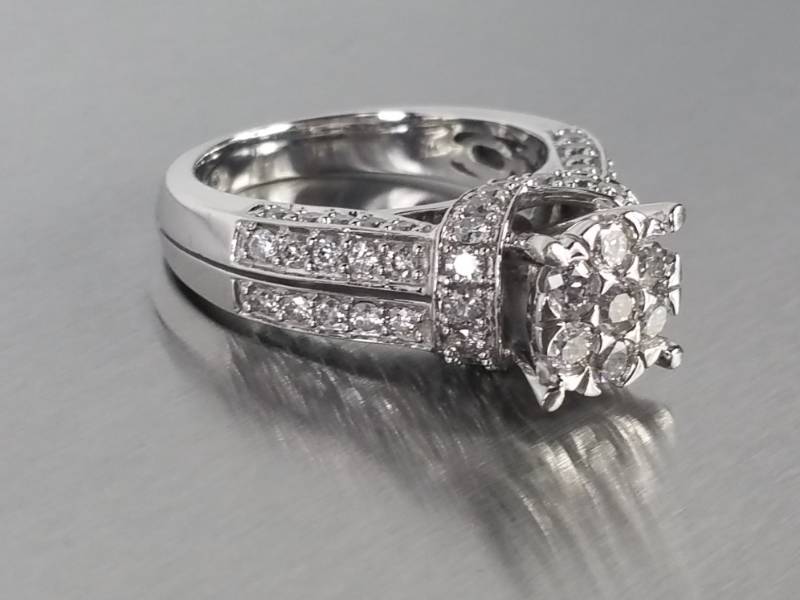 lot 10 image: Well Designed Diamond Estate Ring in 14k White Gold