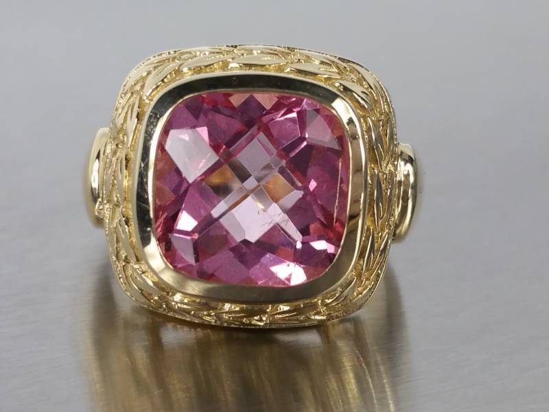 lot 11 image: Ladies Pink Sapphire Estate Ring in 14k Yellow Gold