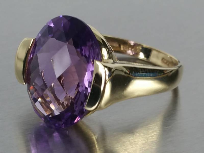 lot 15 image: 7 CT Natural Amethyst Estate Ring in 14k Yellow Gold