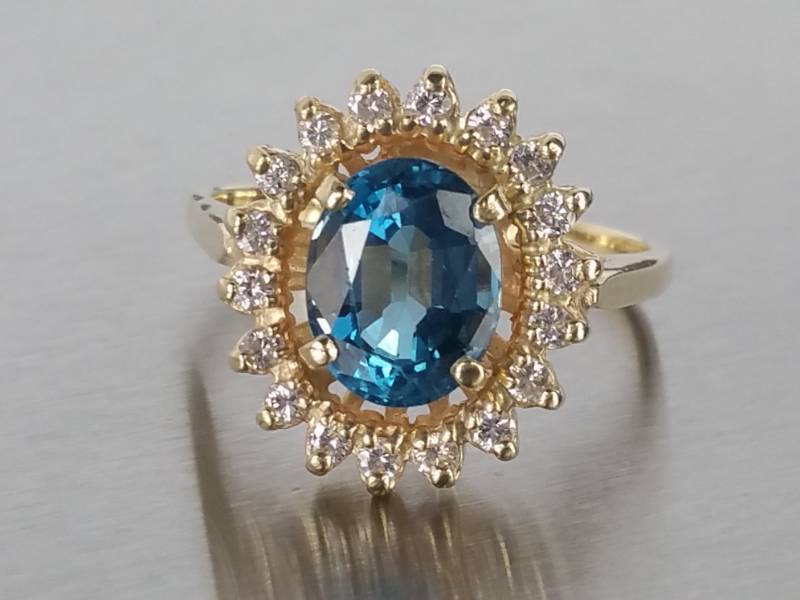 lot 19 image: Ladies Beautiful Natural Blue Topaz and Diamond Estate Ring