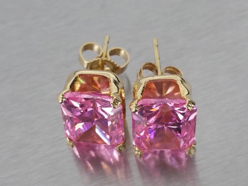 lot 30 image: 12 CT Pink Sapphire Estate Earrings in 14k Gold