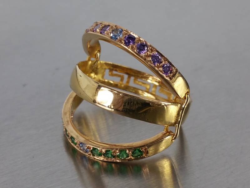 lot 32 image: 18k Gold Amethyst, Emerald, and Aqua Custom Switch Estate Ring