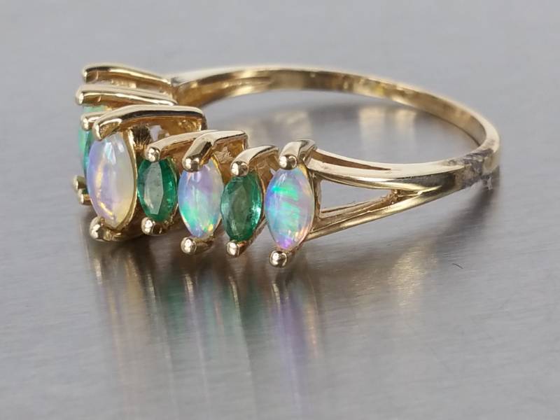 lot 35 image: Ladies Cabachon Natural Emerald and Opal Estate Ring 14k Gold