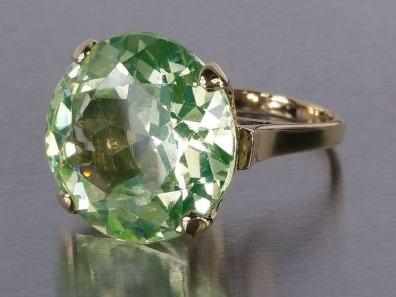 lot 39 image: Peridot Solitaire in 14k Yellow Gold Estate Ring