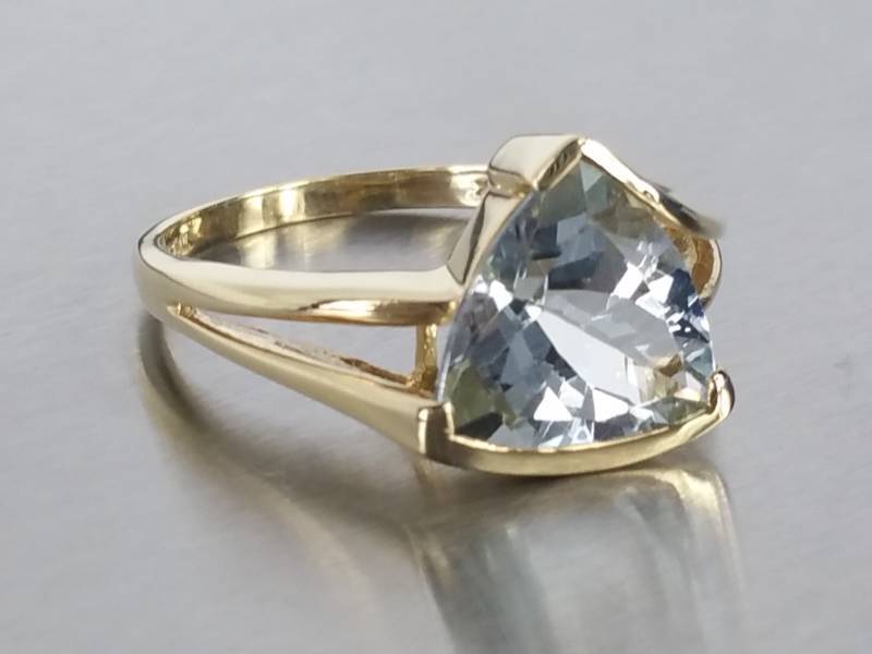 lot 42 image: 4CT Trillion Cut Natural Aquamarine Designer Estate Ring in 14k Gold
