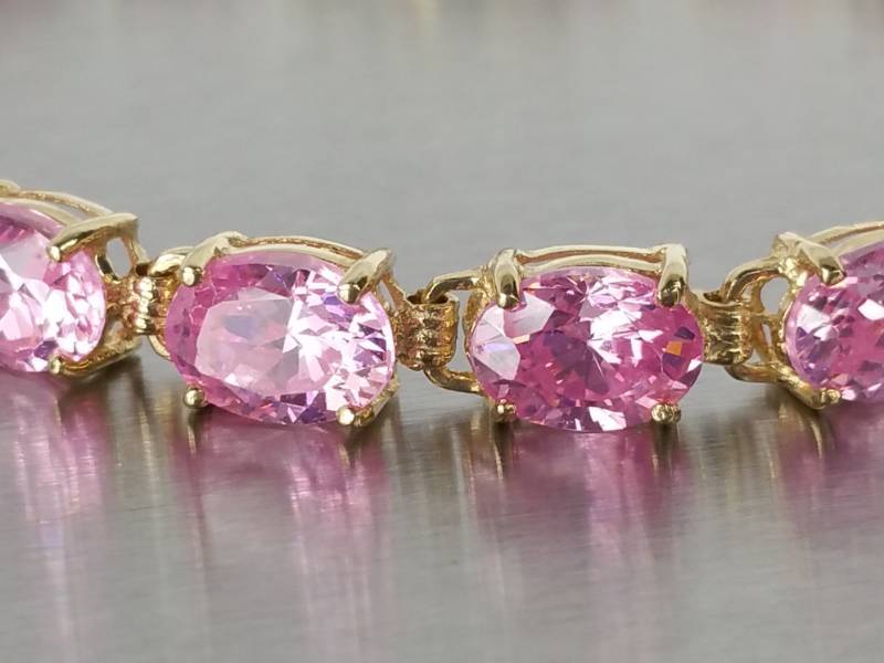 lot 50 image: 20 CT Pink Sapphire Tennis Bracelet in 10k Yellow Gold