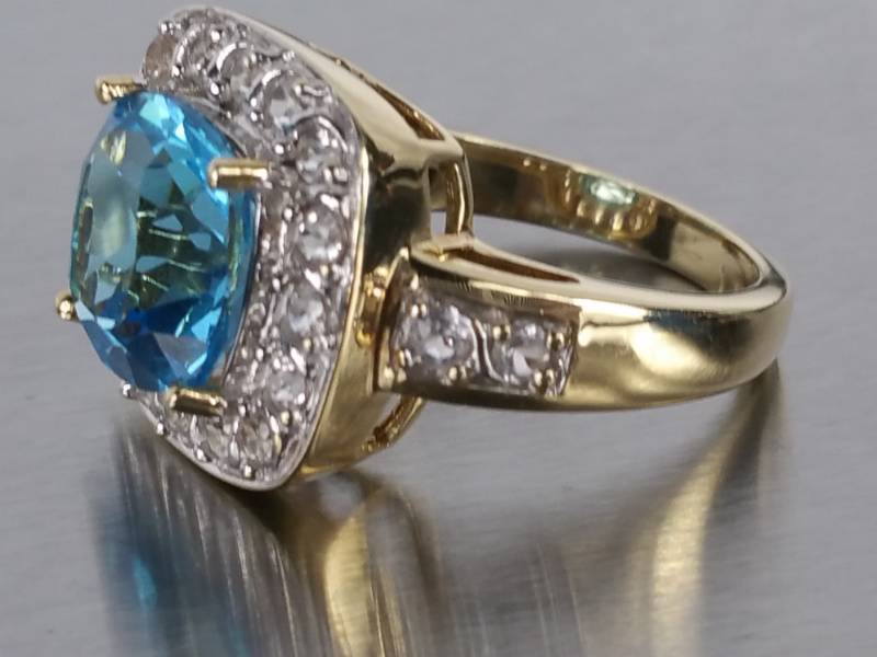lot 51 image: 4 CT Natural Blue & White Topaz Estate Ring in Yellow Gold