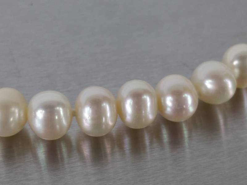lot 56 image: High Quality White Pearl Estate Necklace in 14k Gold