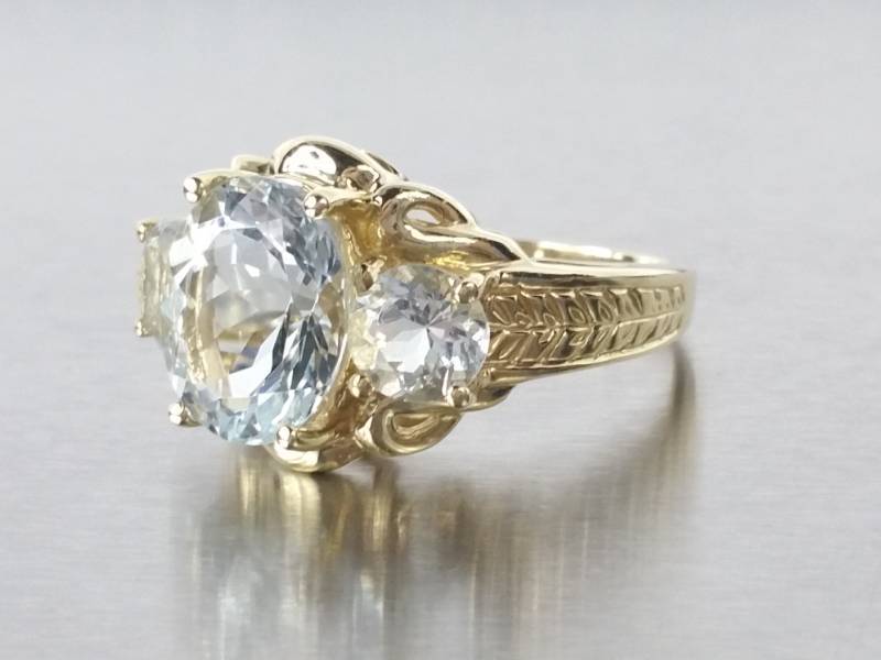 lot 58 image: 8 CT Aquamarine Estate Ring in 10k Yellow Gold