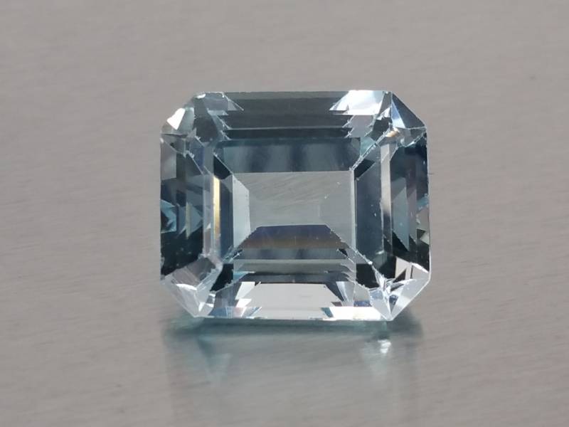 lot 60 image: 12.79 CT Natural Aquamarine Cushion Cut