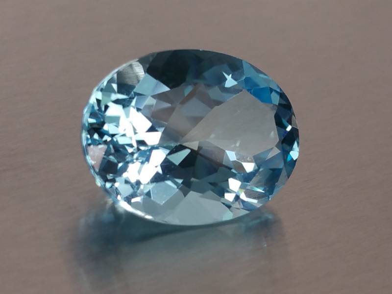 lot 61 image: 14.68 CT Natural Aquamarine Step Cut Oval