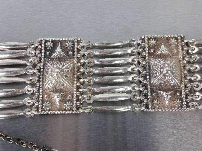 lot 65 image: Vintage Mexican Sterling Silver Ornate Estate Bracelet