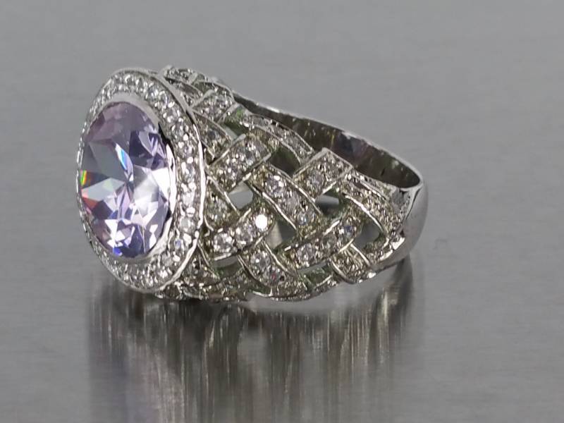 lot 71 image: Ladies Light Fine Amethyst Estate Ring in Sterling Silver