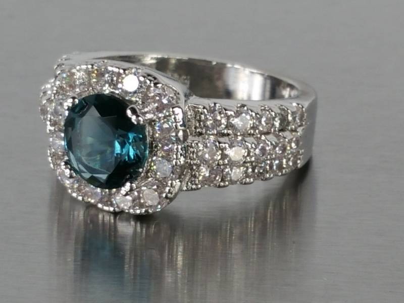 lot 73 image: 3 CT Green Tourmaline Estate Ring in Sterling Silver