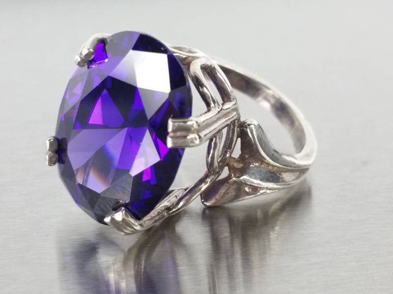 lot 90 image: 16CT Firey Amethyst Estate Ring in Sterling Silver