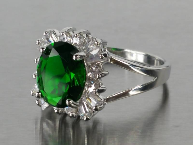 lot 95 image: Emerald Estate Ring in Sterling Silver