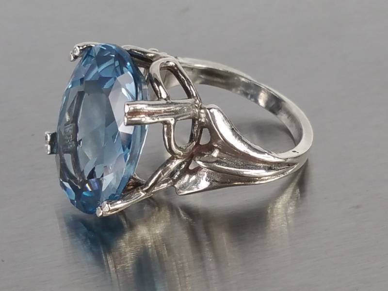lot 97 image: 12CT Oval Sapphire Estate Ring in Sterling Silver
