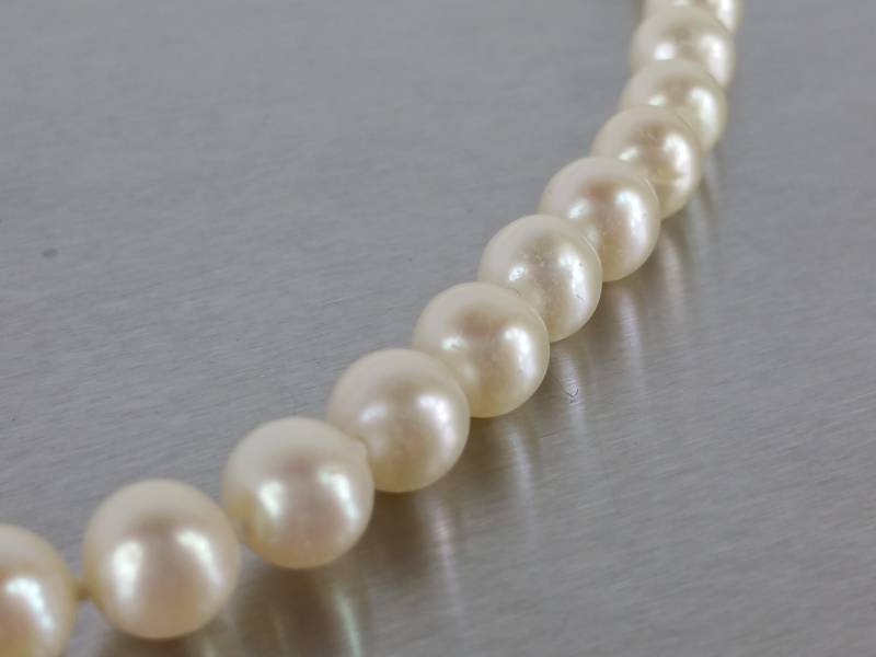 lot 100 image: Ladies Pearl Necklace in 14k Gold