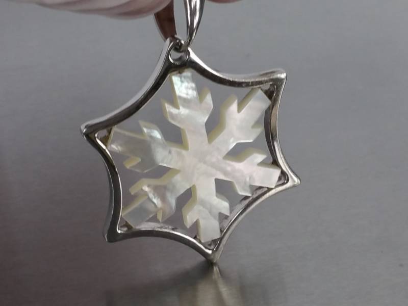 lot 105 image: Mother of Pearl Snowflake Pendant in Sterling Silver